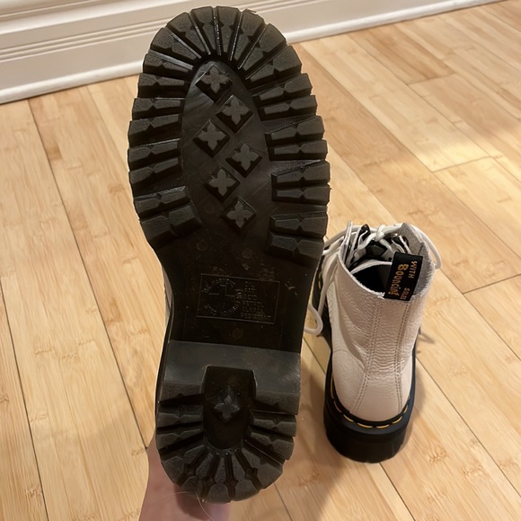 Dr. Martens Sinclair Zip Front Boots - White Platform size 7 - Picture 4 of 5